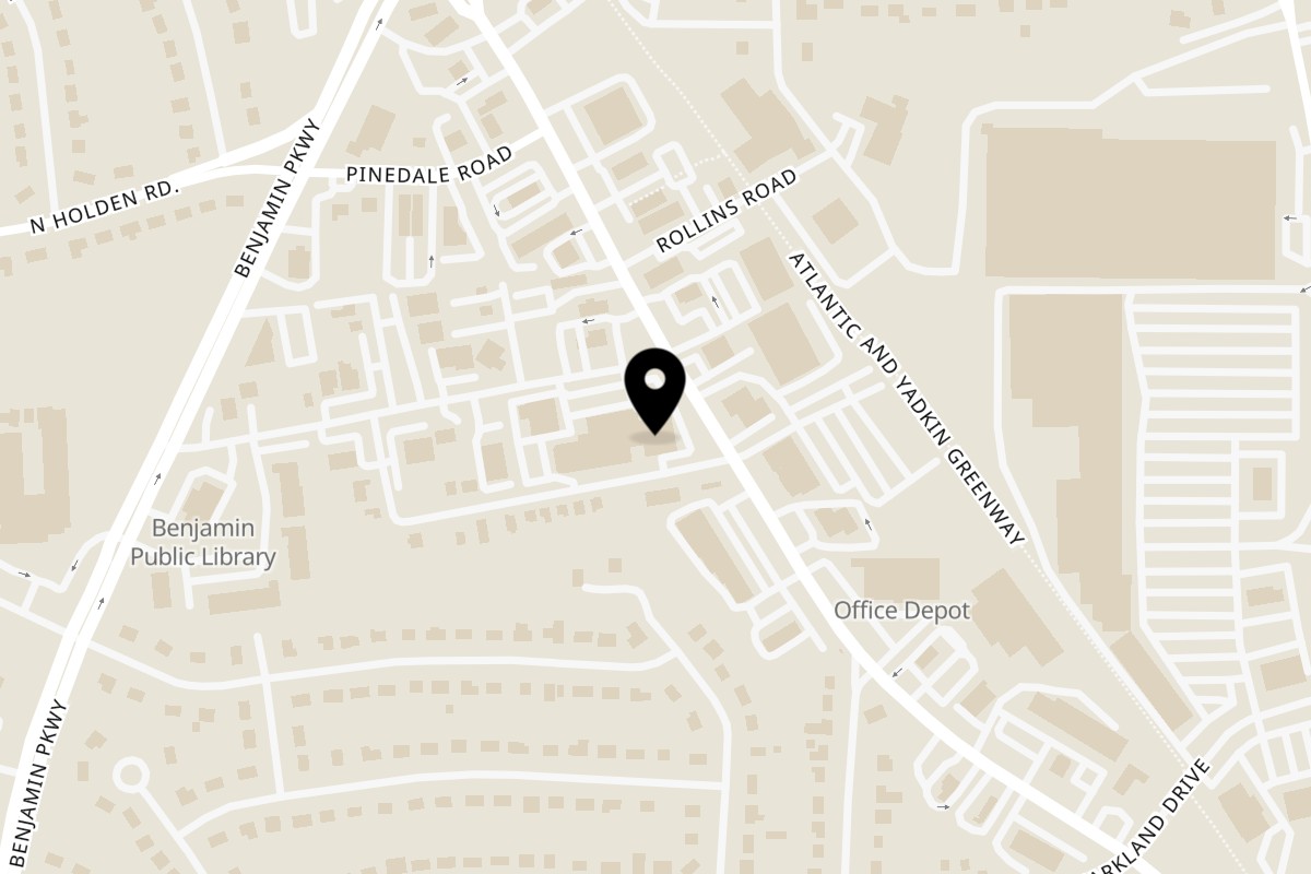 Map showing the location of Oakcrest Family Restaurant on 2435 Battleground Ave in Greensboro